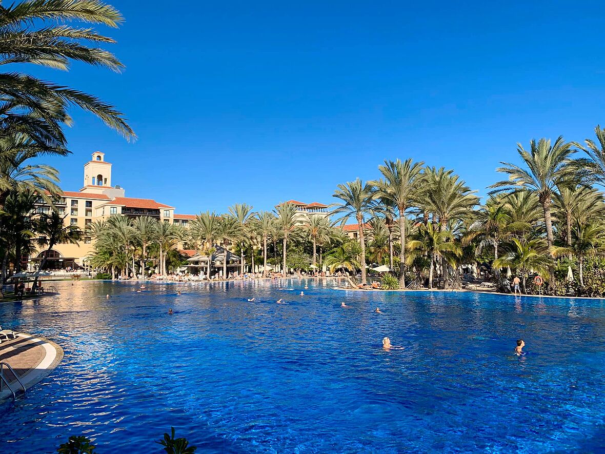 [Translate to Spanisch:] Blick auf Pool